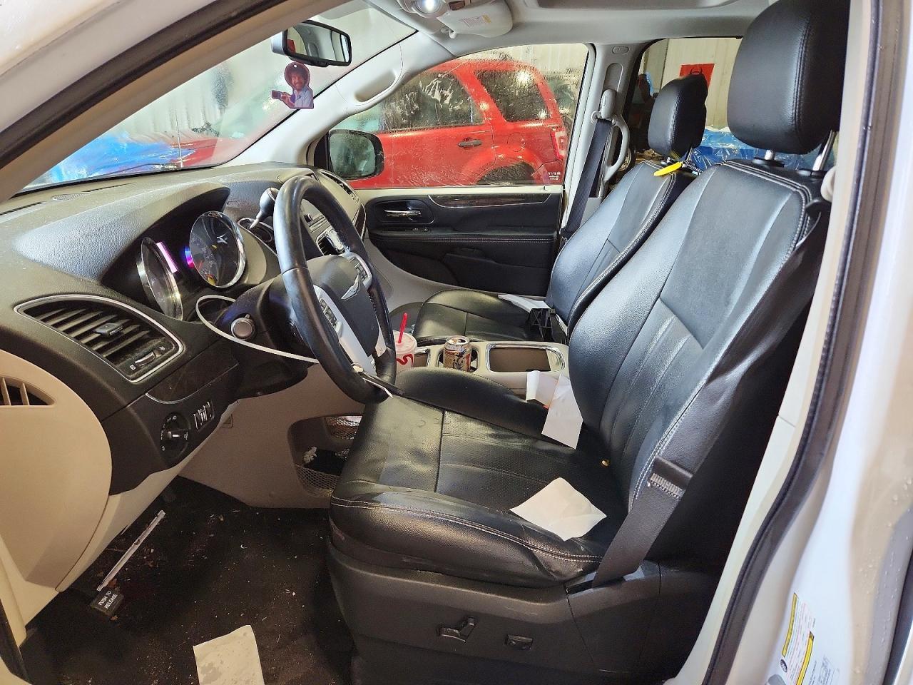 2015 Chrysler Town & Country Touring l