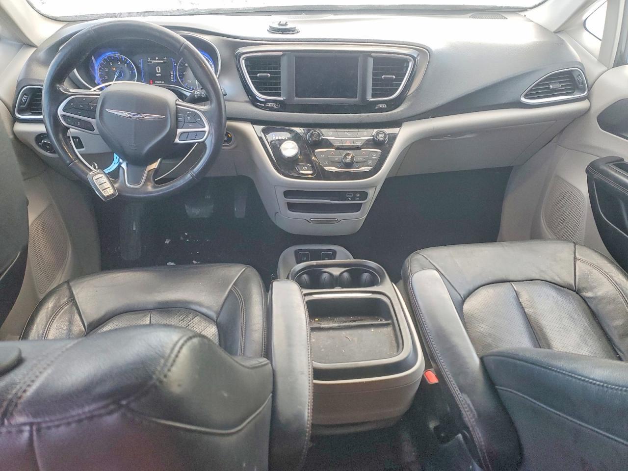 2020 Chrysler Pacifica Touring l