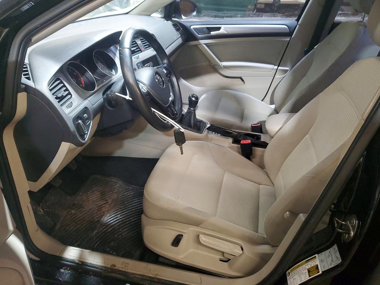 2016 Volkswagen Golf s