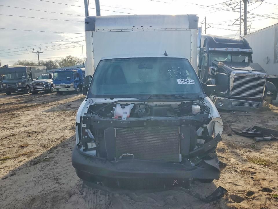 2022 GMC Savana Cut-box Truck