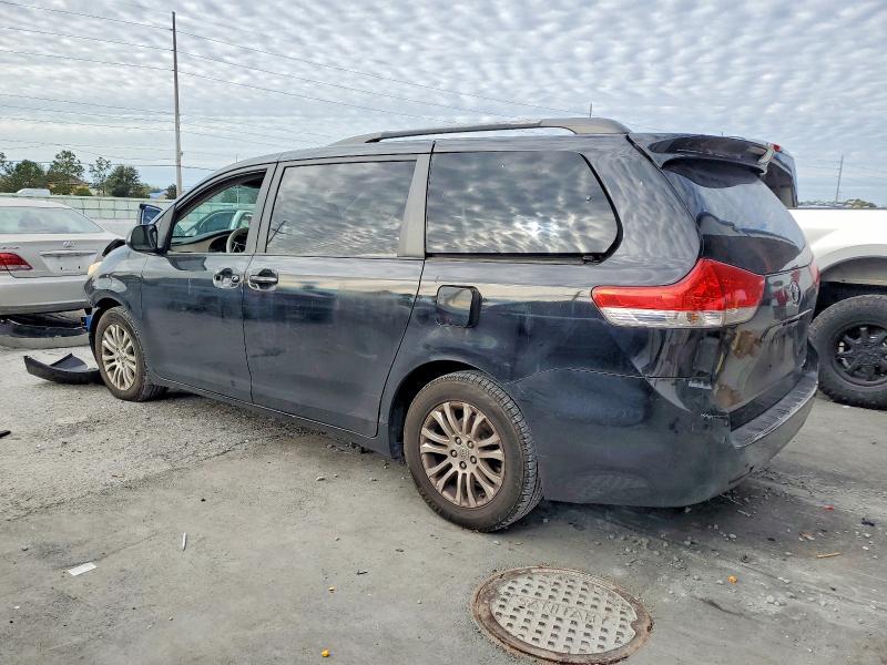 2011 Toyota Sienna xle