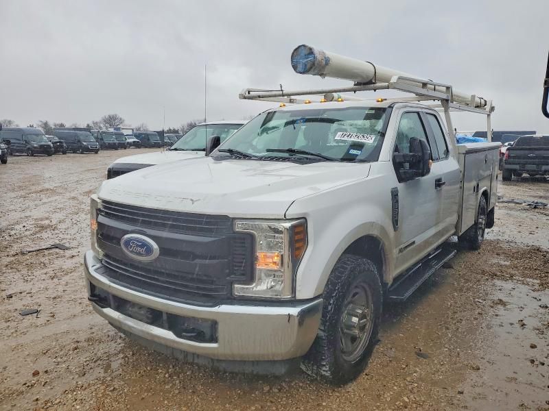2018 Ford F350 Super Duty Utility / Service Truck