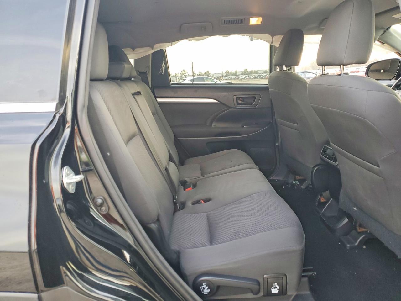 2016 Toyota Highlander le