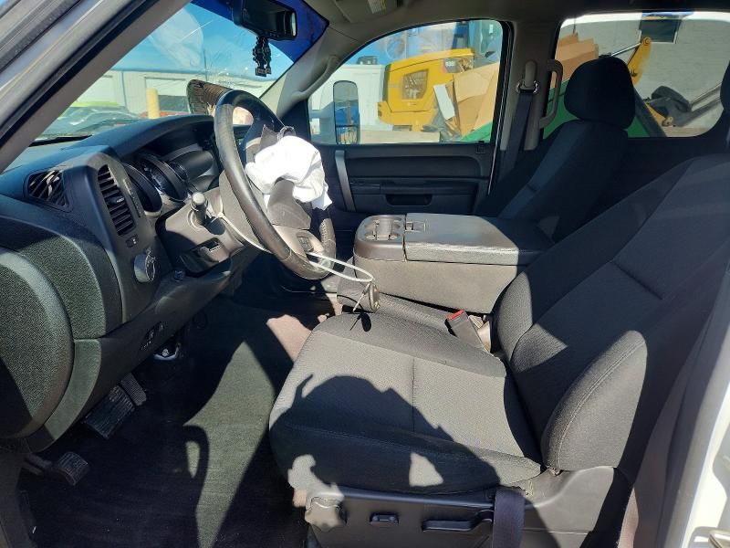 2013 Chevrolet Silverado Flatbed Truck