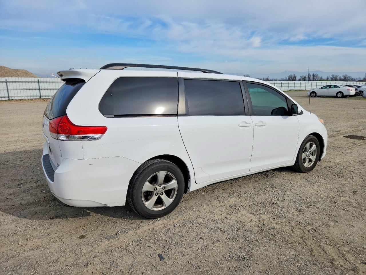 2012 Toyota Sienna le