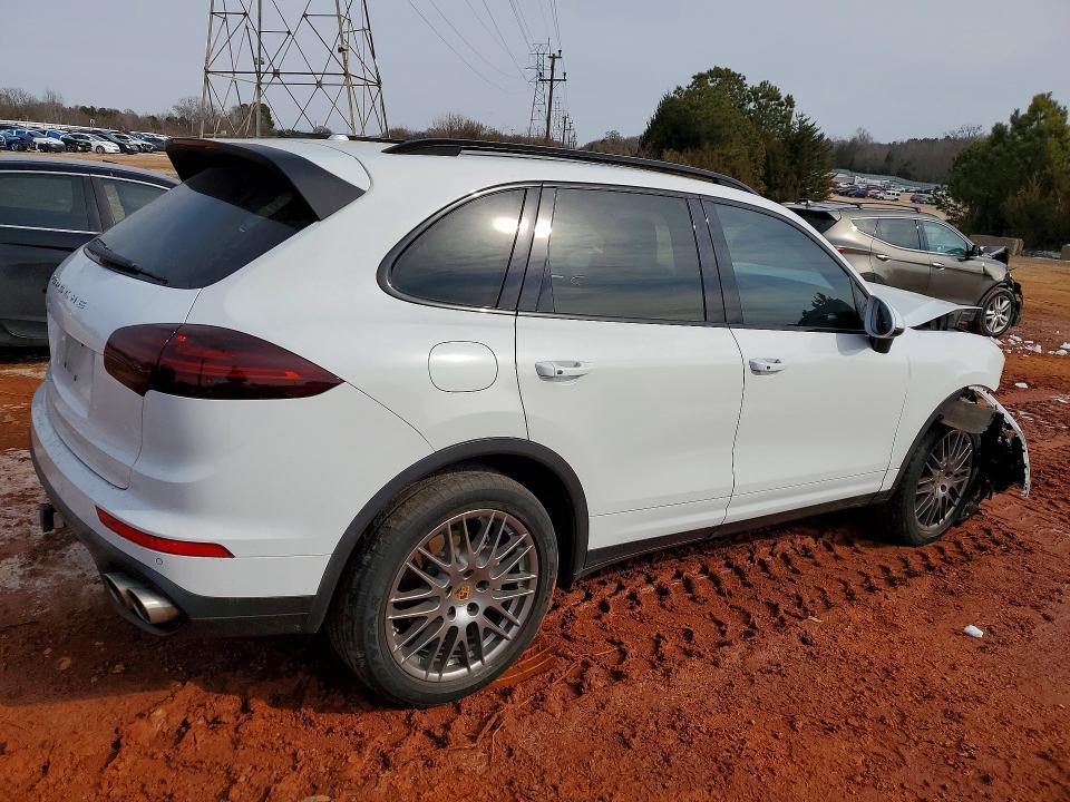 2016 Porsche Cayenne s