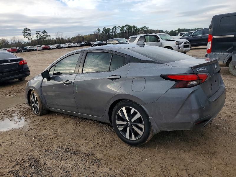 2022 Nissan Versa sr