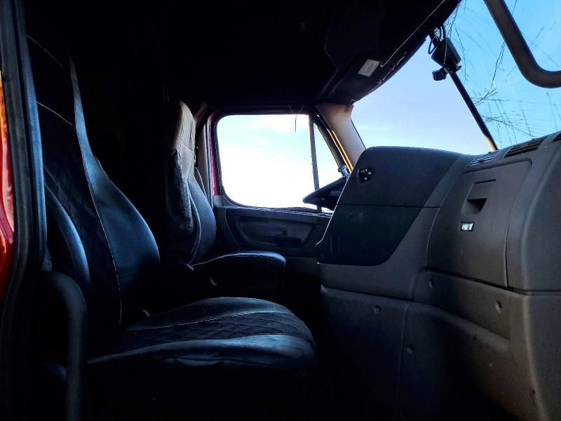 2017 Freightliner Cascadia 125