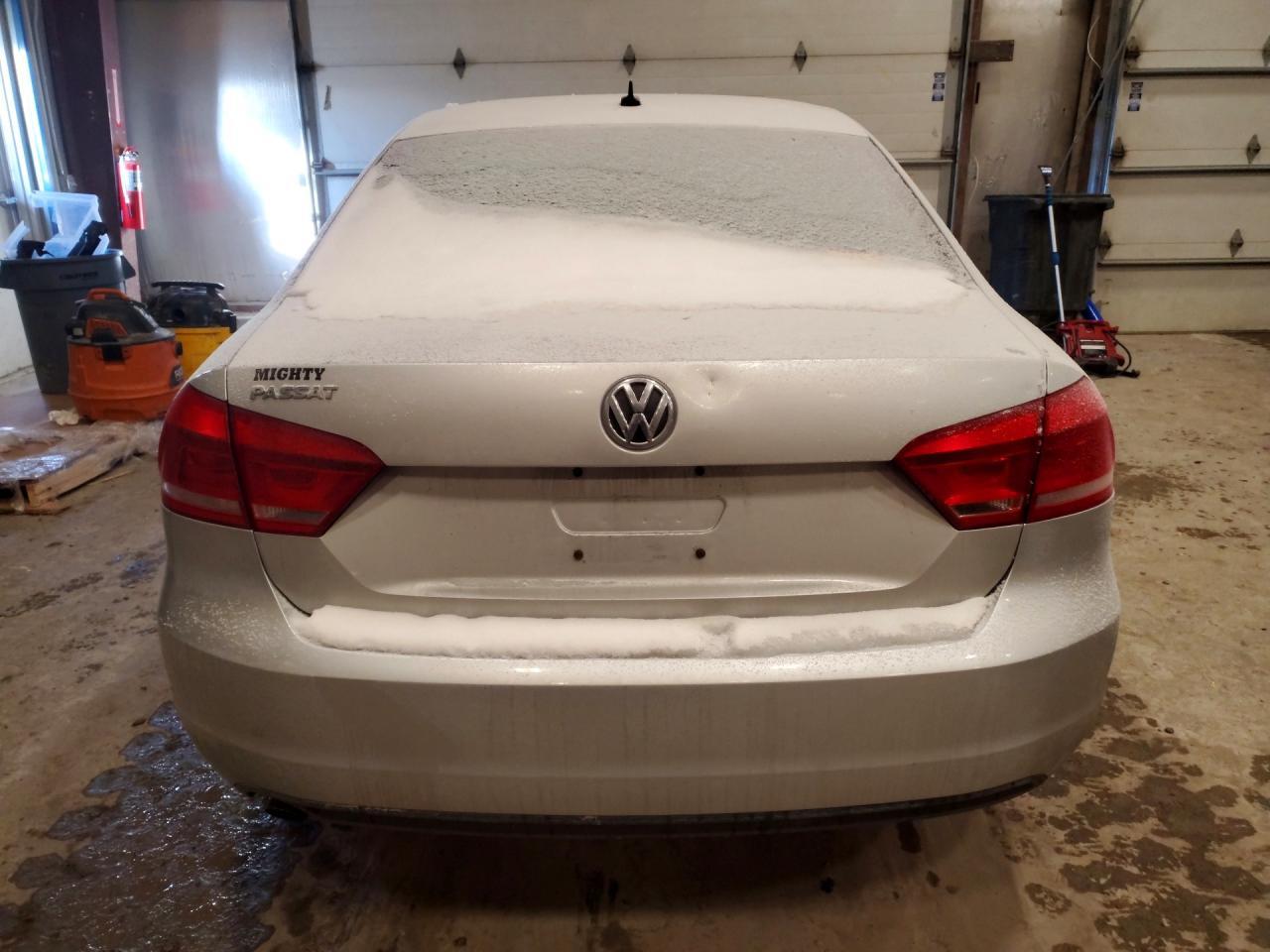 2013 Volkswagen Passat s