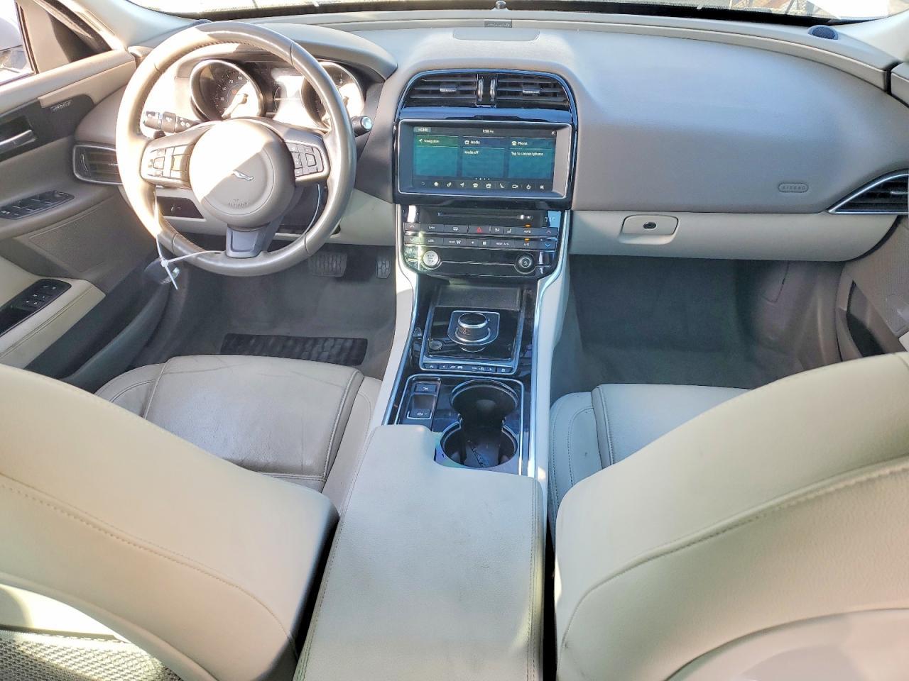 2017 Jaguar Xe Prestige