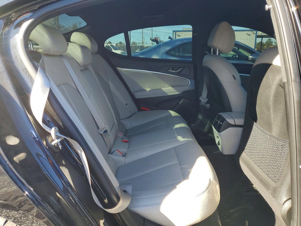 2023 Genesis G70 Base