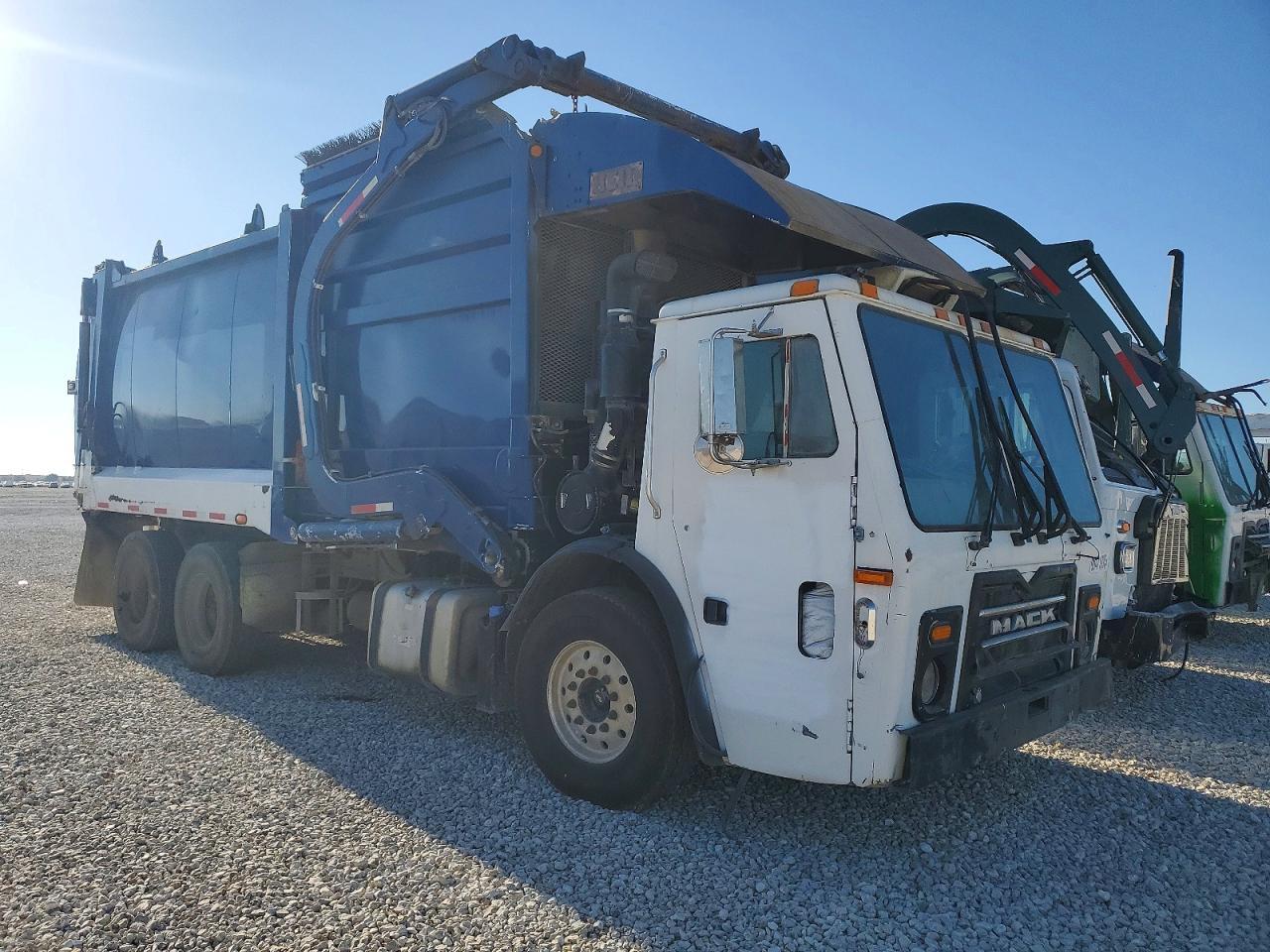 2014 Mack LEU613 Refuse Truck