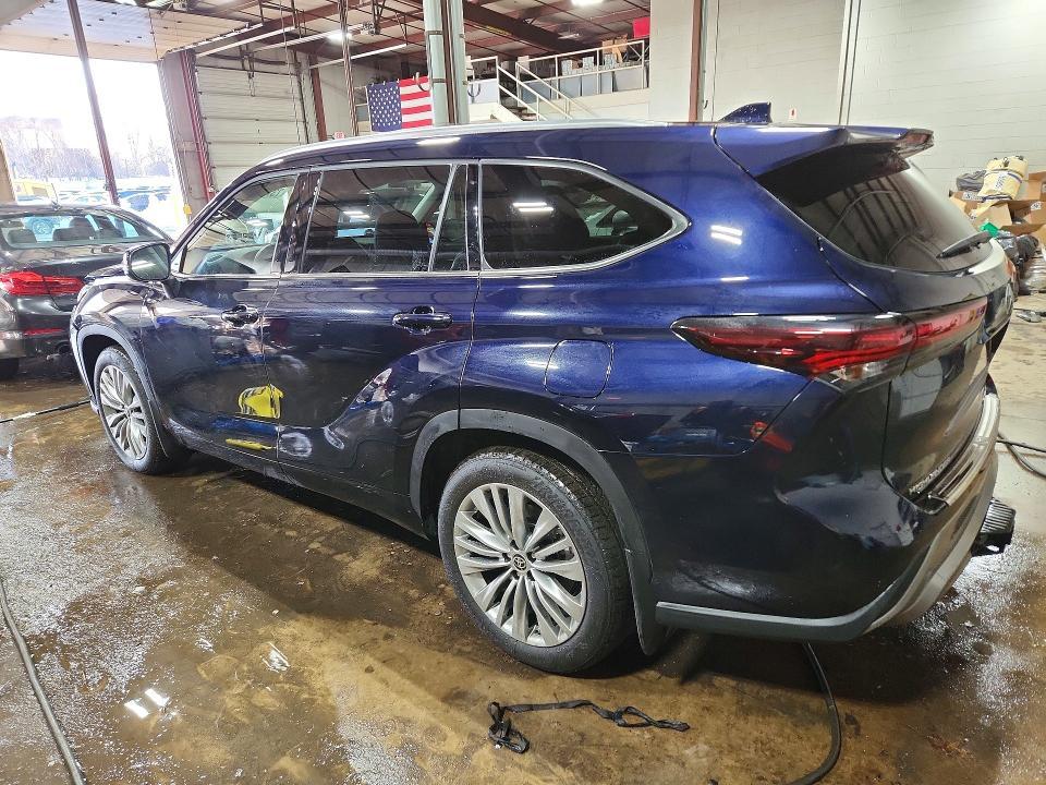 2025 Toyota Highlander Platinum
