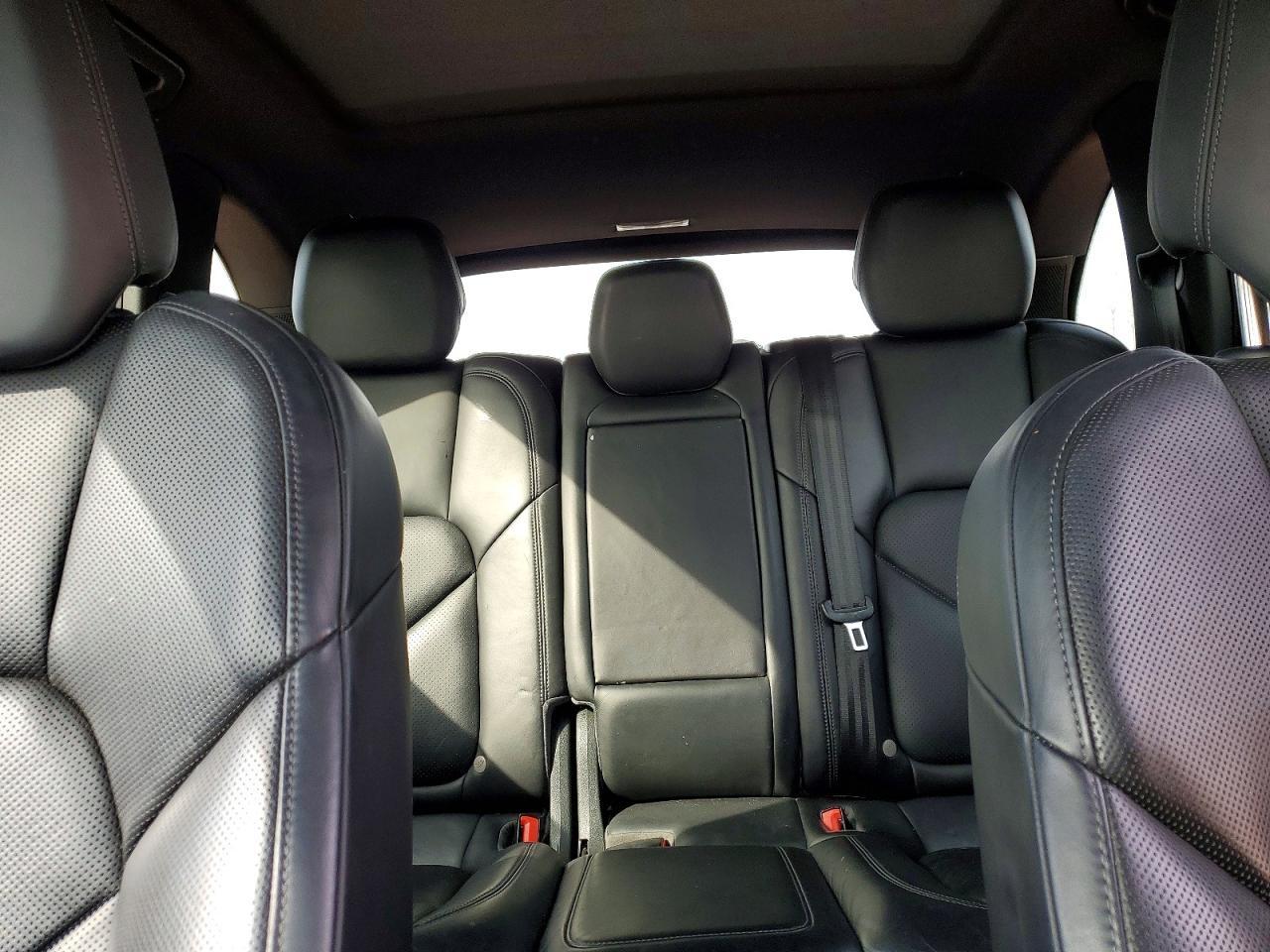 2016 Porsche Cayenne s