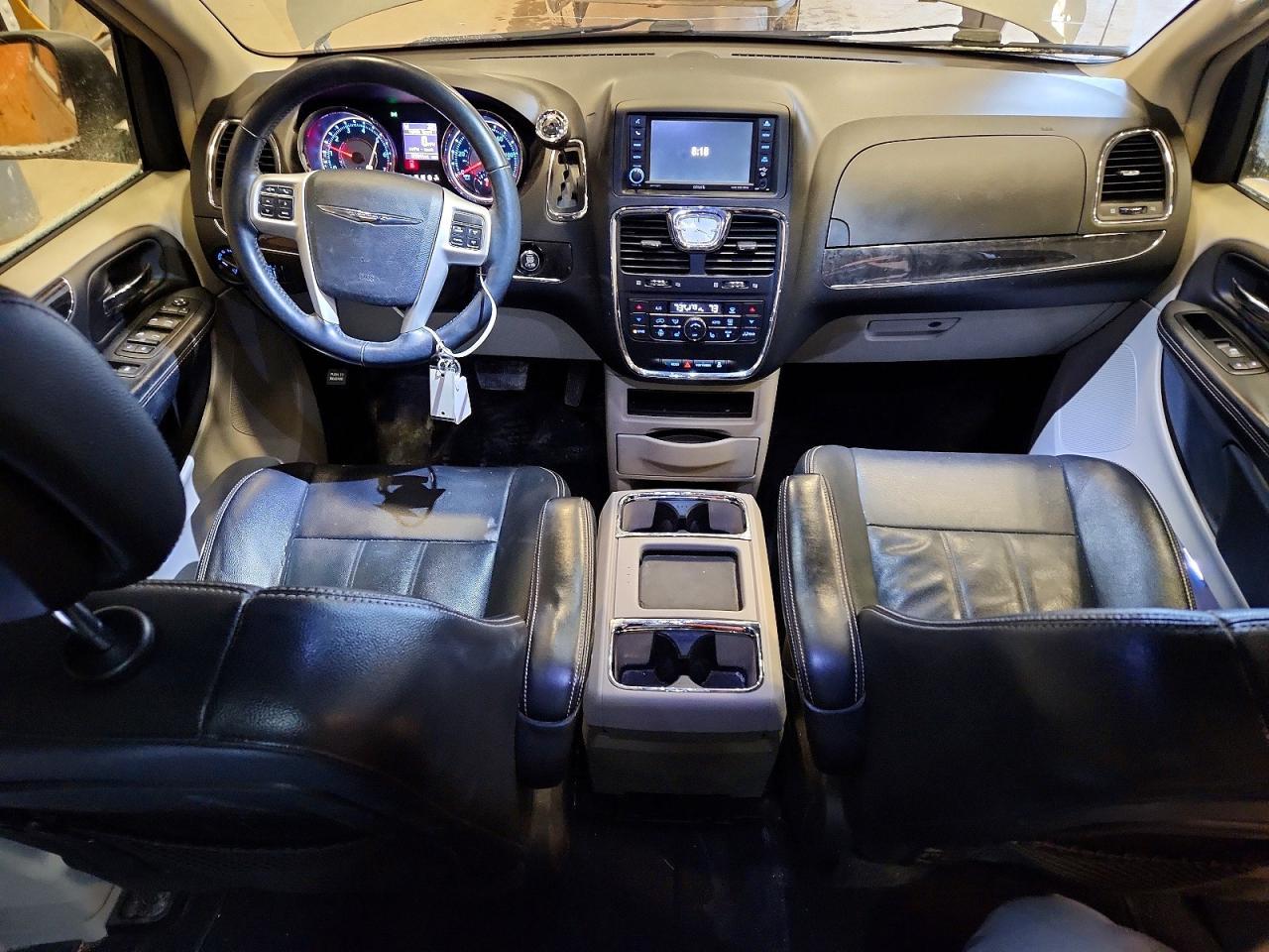2015 Chrysler Town & Country Touring
