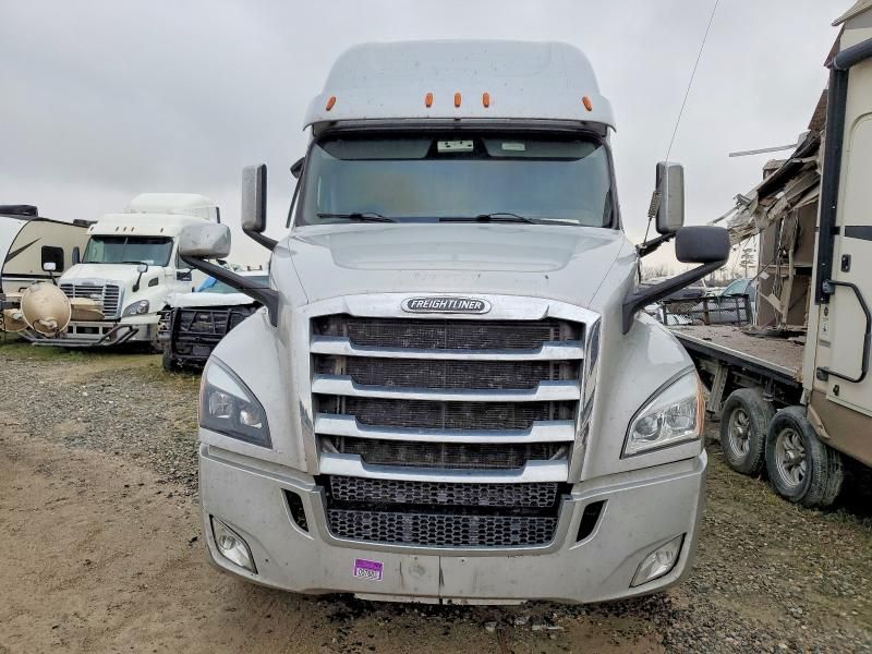 2020 Freightliner Cascadia 126 Semi Truck