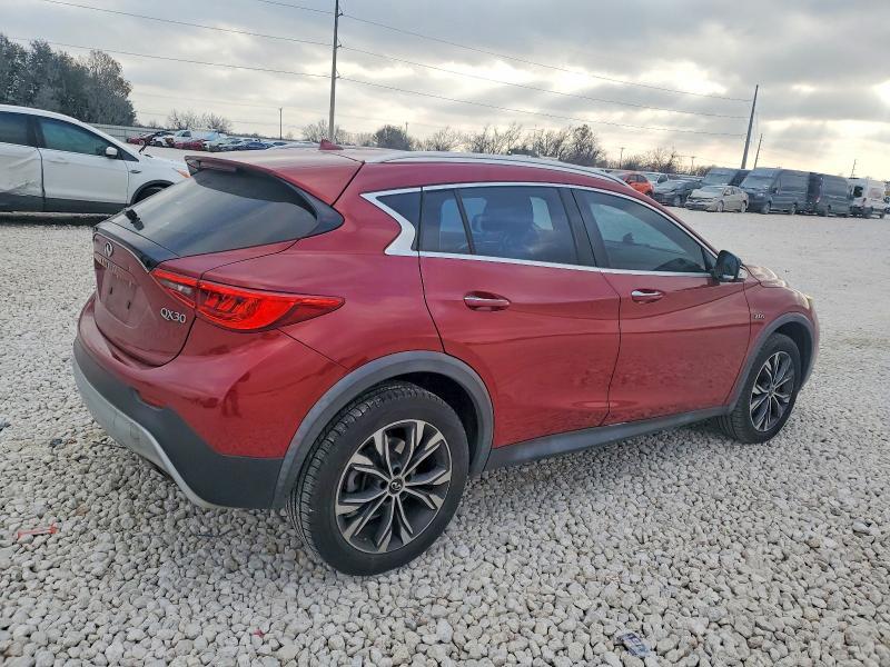 2017 Infinity Qx30
