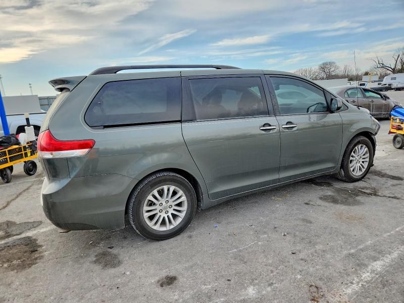 2014 Toyota Sienna xle