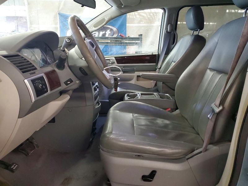 2010 Chrysler Town & Country Touring