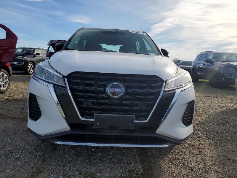 2022 Nissan Kicks s