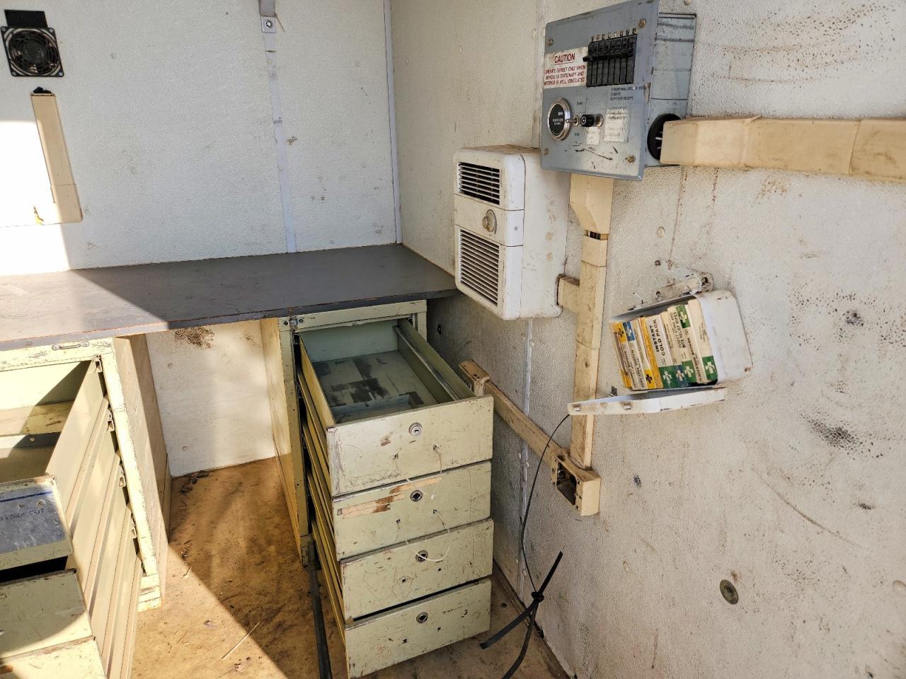 2000 Featherlite Mfg Inc 2000 Featherlite Fiber Optic Splicing Trailer