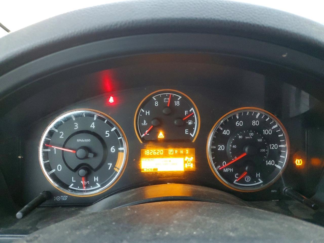 2013 Nissan Armada sv