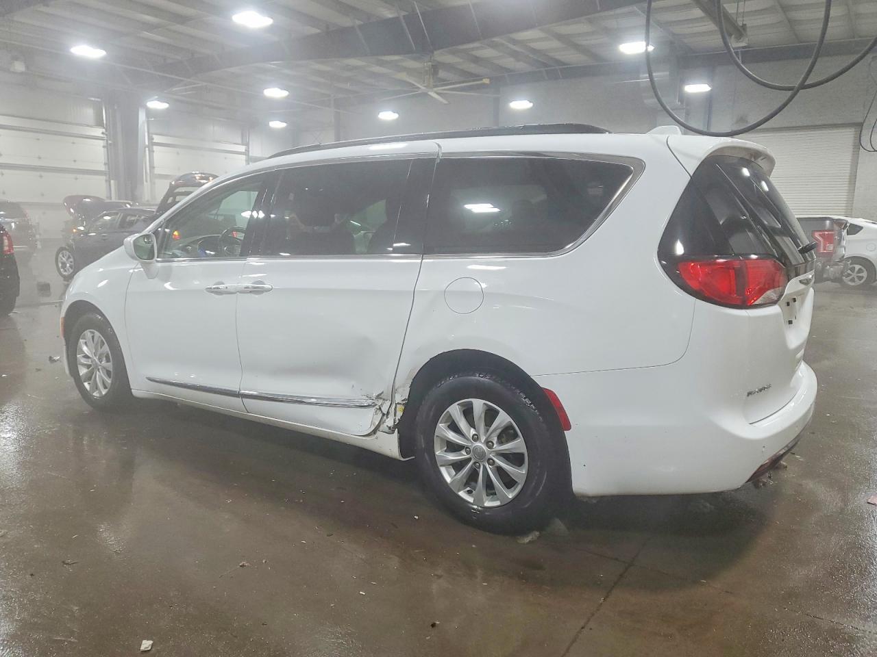 2017 Chrysler Pacifica Touring l