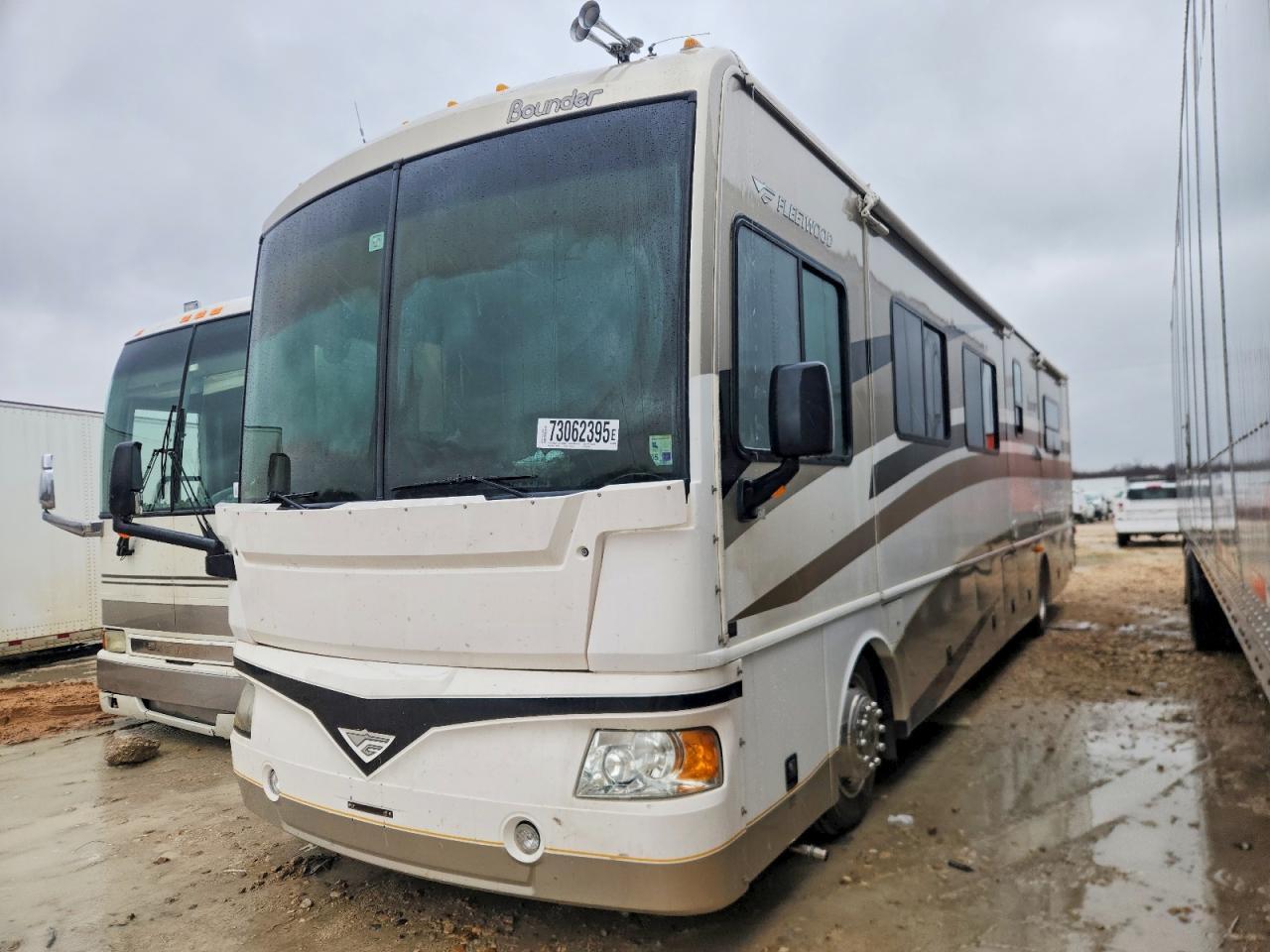 2006 Freightliner XC-S Straight Rail Rear Engine Motor Home Chassis