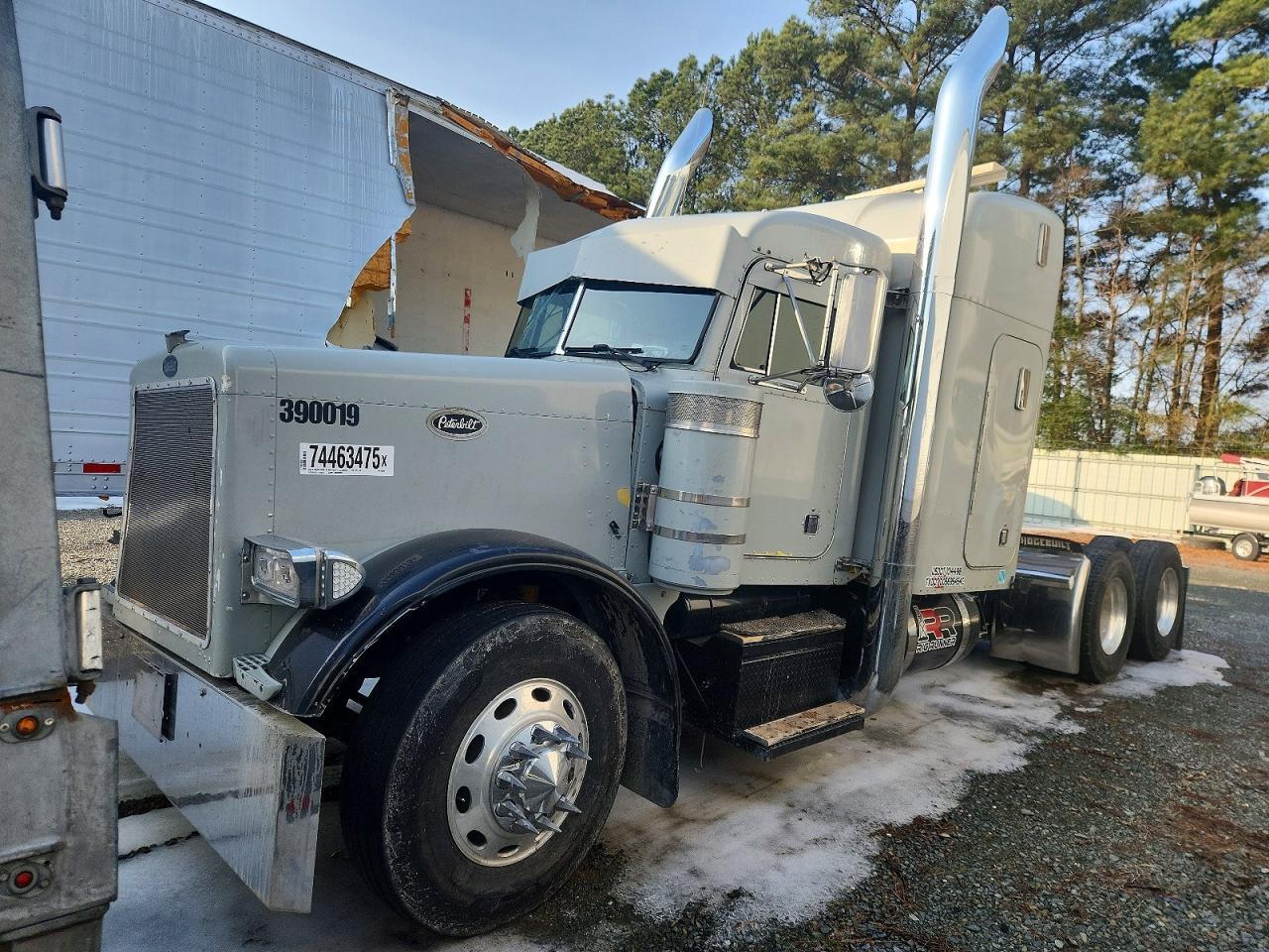 2004 Peterbilt Tractor 2004 Peterbilt 379 Semi Truck