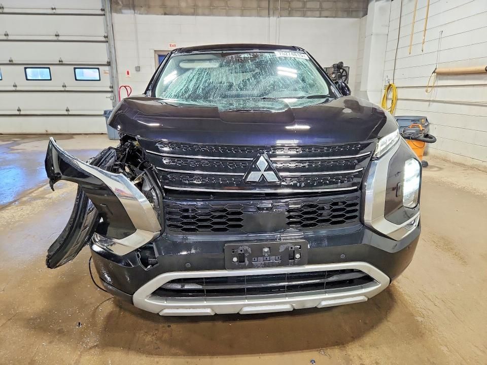 2022 Mitsubishi Outlander se