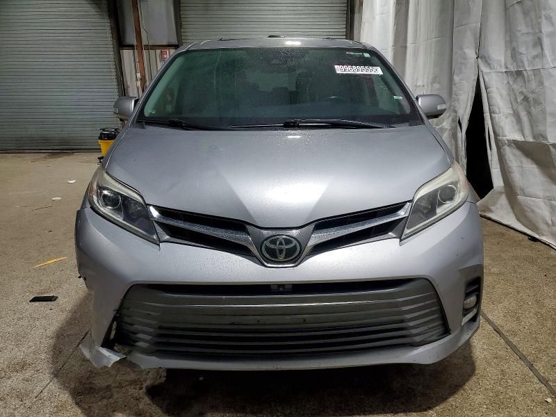 2018 Toyota Sienna xle