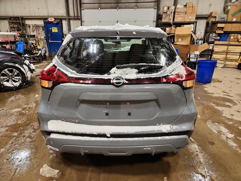 2025 Nissan Kicks Play sv