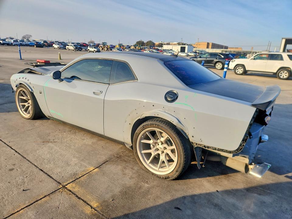 2020 Dodge Challenger r