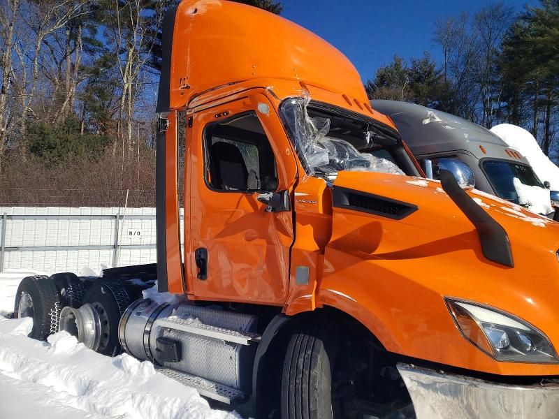 2021 Freightliner Cascadia 116 Semi Truck