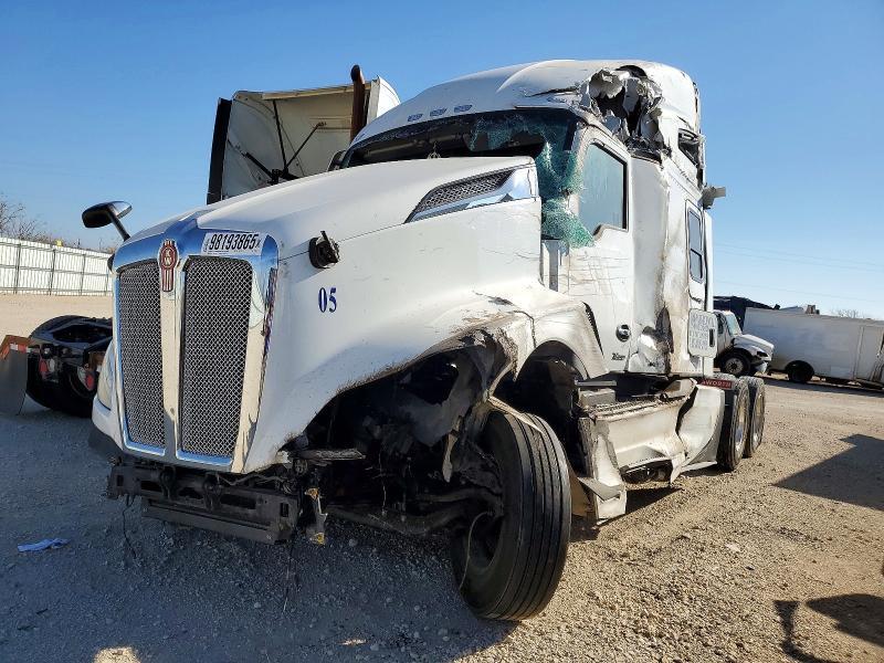 2025 Kenworth T680 Semi Truck
