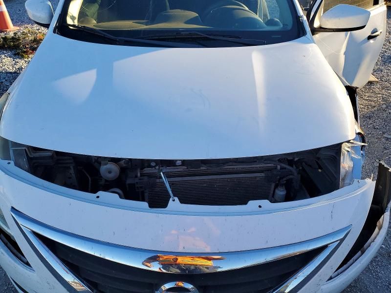 2018 Nissan Versa s Plus