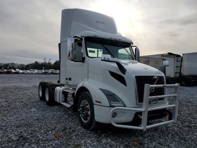2020 Volvo Vnr Semi Truck