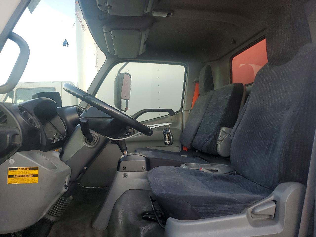 2017 Hino 195 box Truck