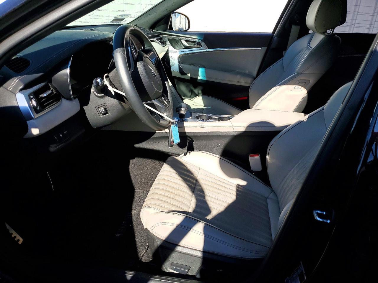 2023 Genesis G70 Base
