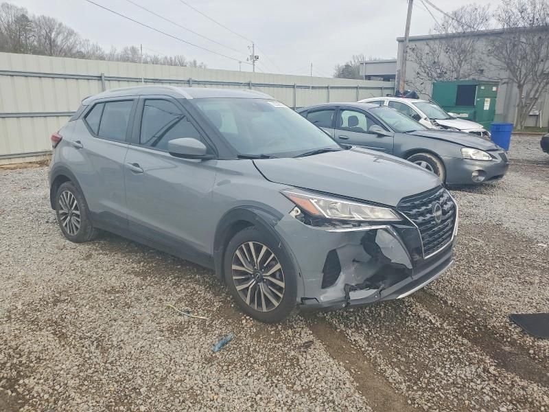 2022 Nissan Kicks sv