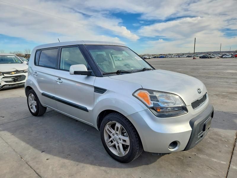 2011 KIA Soul +