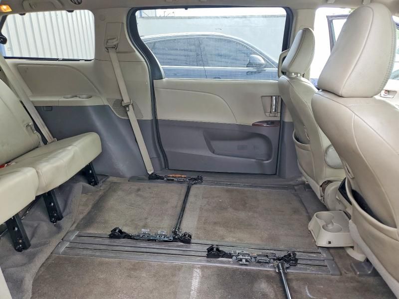 2011 Toyota Sienna xle