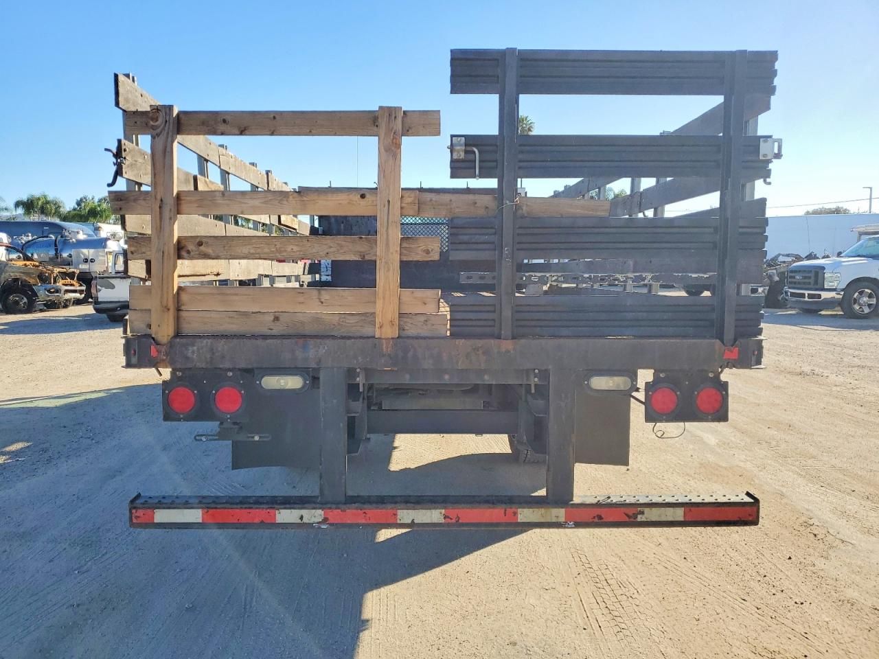 2019 Hino 195 Flatbed Truck