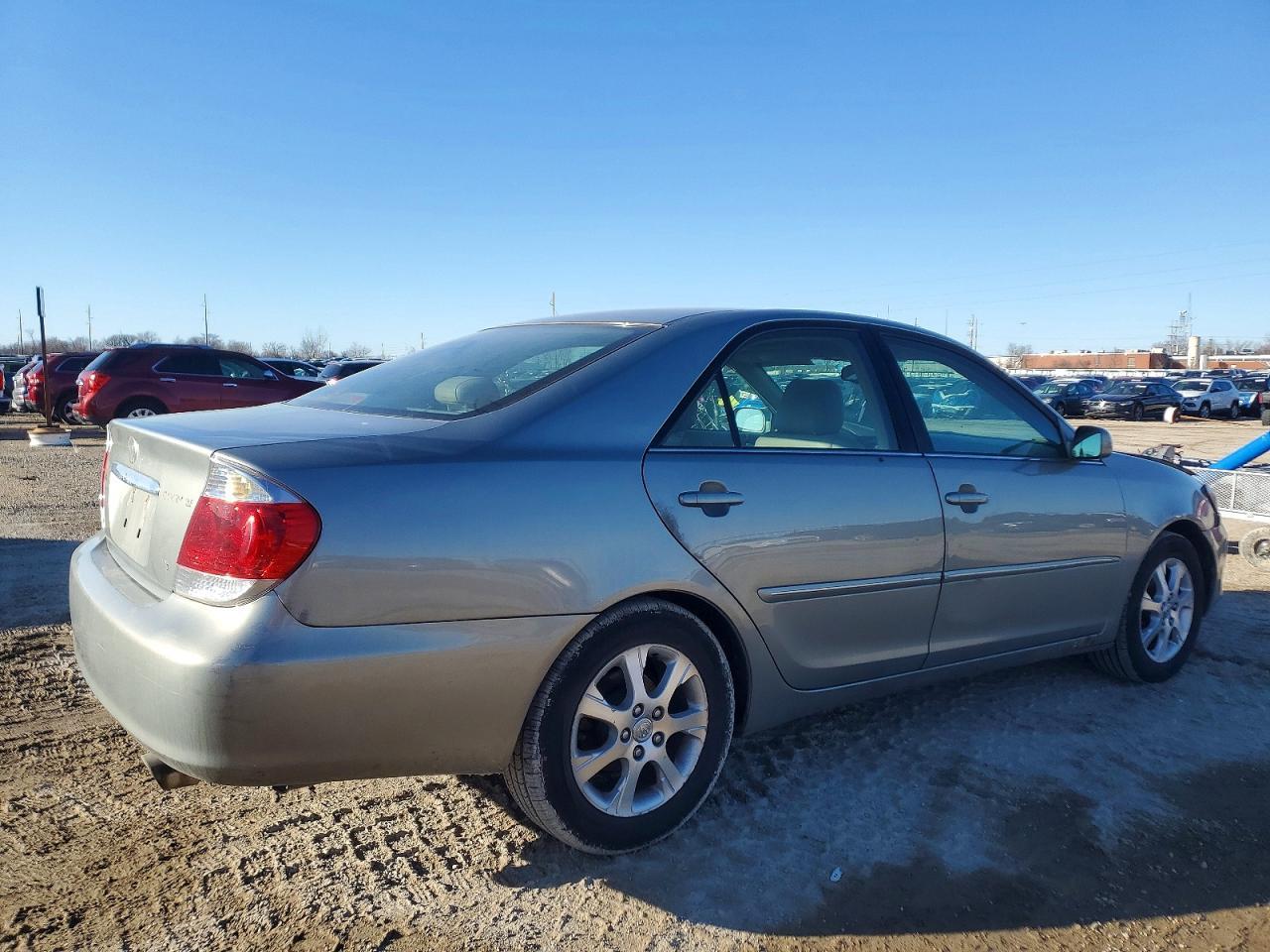 2005 Toyota Camry le