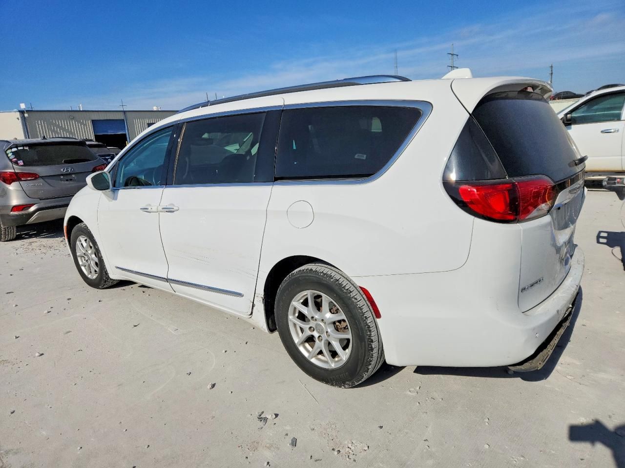 2020 Chrysler Pacifica Touring l
