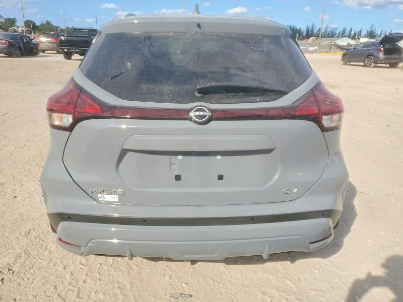 2022 Nissan Kicks sv