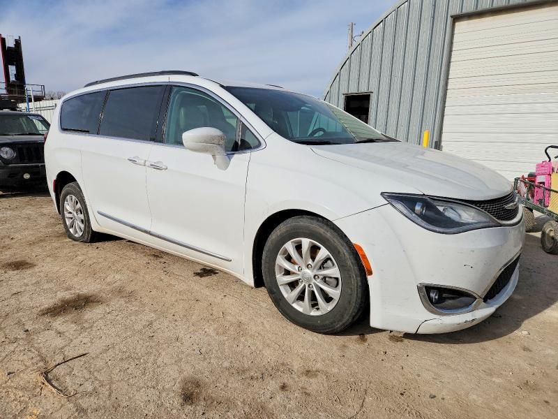 2017 Chrysler Pacifica Touring l