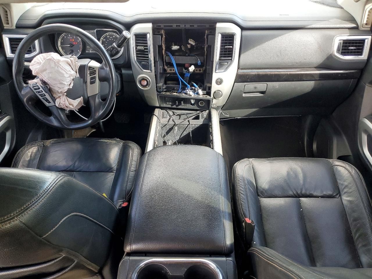 2017 Nissan Titan sv