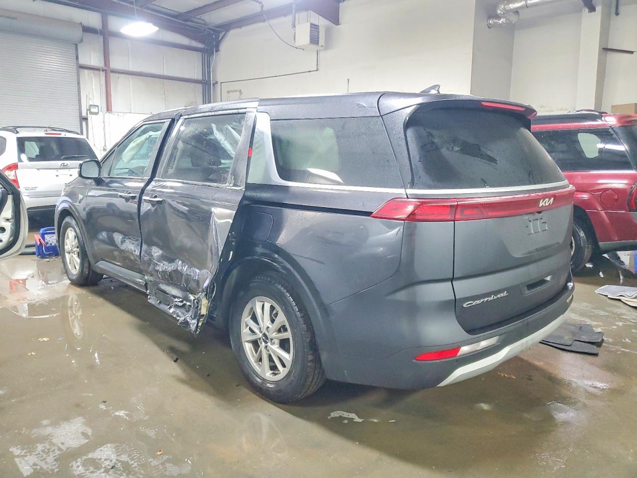 2022 KIA Carnival lx