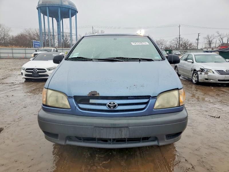 2002 Toyota Sienna le